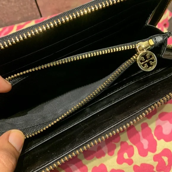 Authentic Tory Burch Wallet - Picture 7 of 8